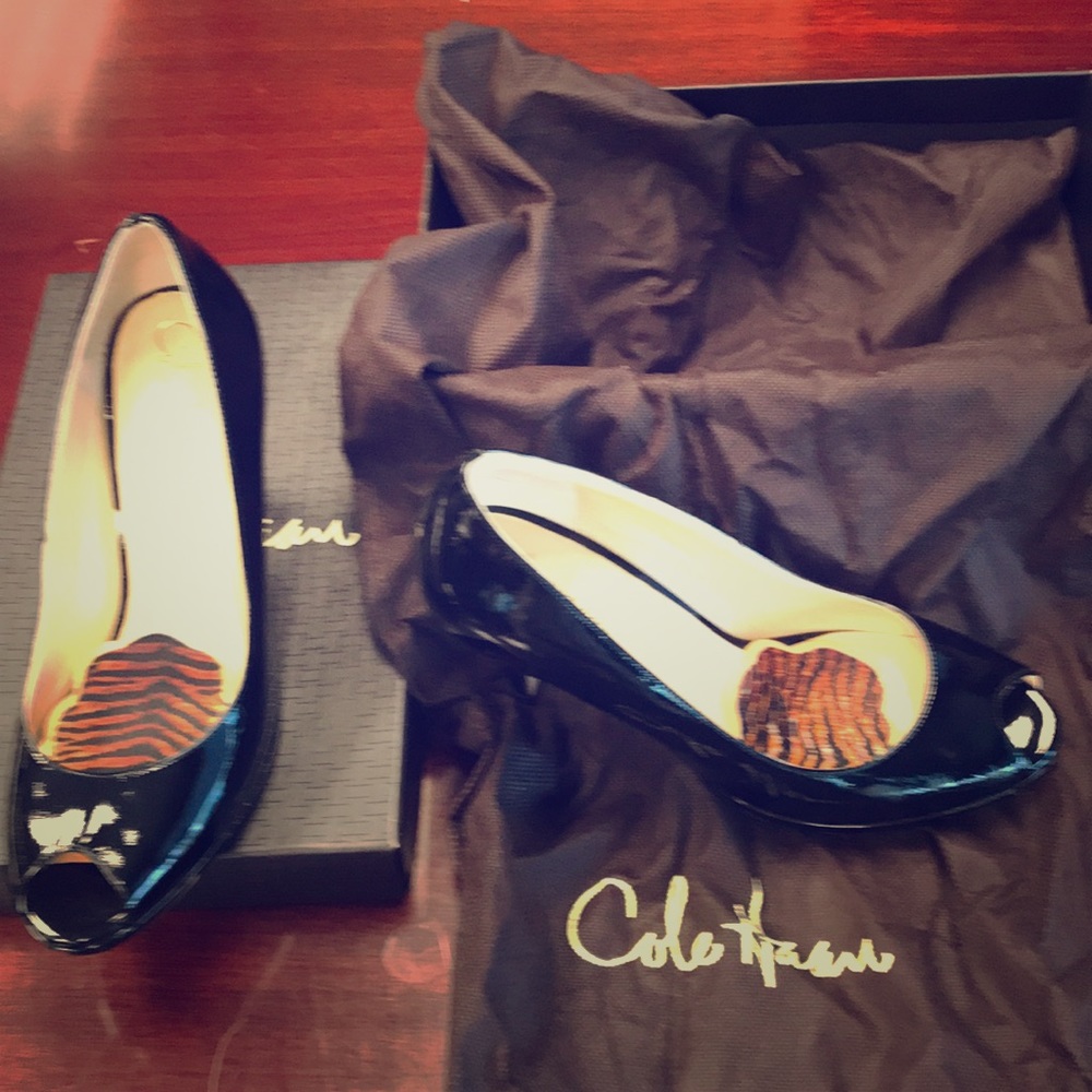 Black patent peep toe pumps